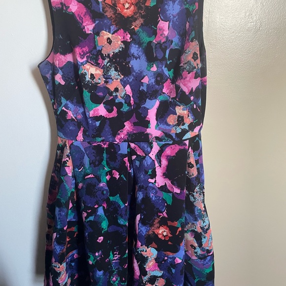 Just Taylor dress - Picture 2 of 5
